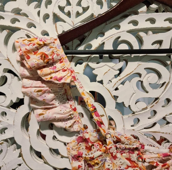 ASTR THE LABEL BAYLIN FLORAL PEPLUM TOP WOMENS SIZE XSMALL - Picture 3 of 16